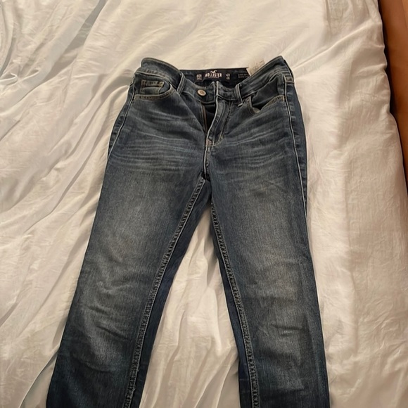 Cute Hollister Skinny Jeans w/ zipper - Picture 1 of 3